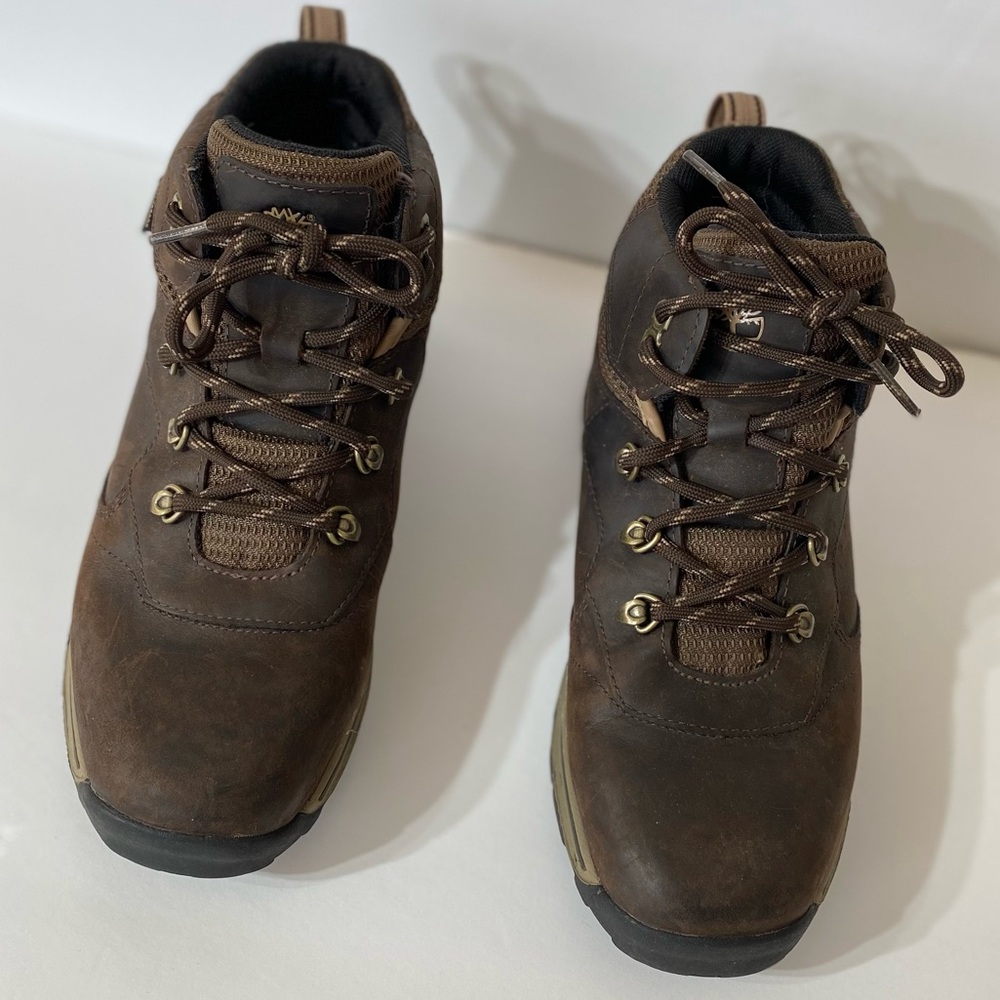 Boys 6 1/2 Timberland waterproof, hiking boots excellent excellent condition